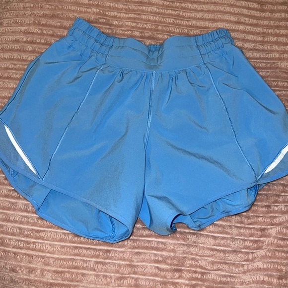 Lululemon Hotty Hot Short II *Long 4" *swift, color: Breezy size 4 in EUC. - Picture 3 of 14